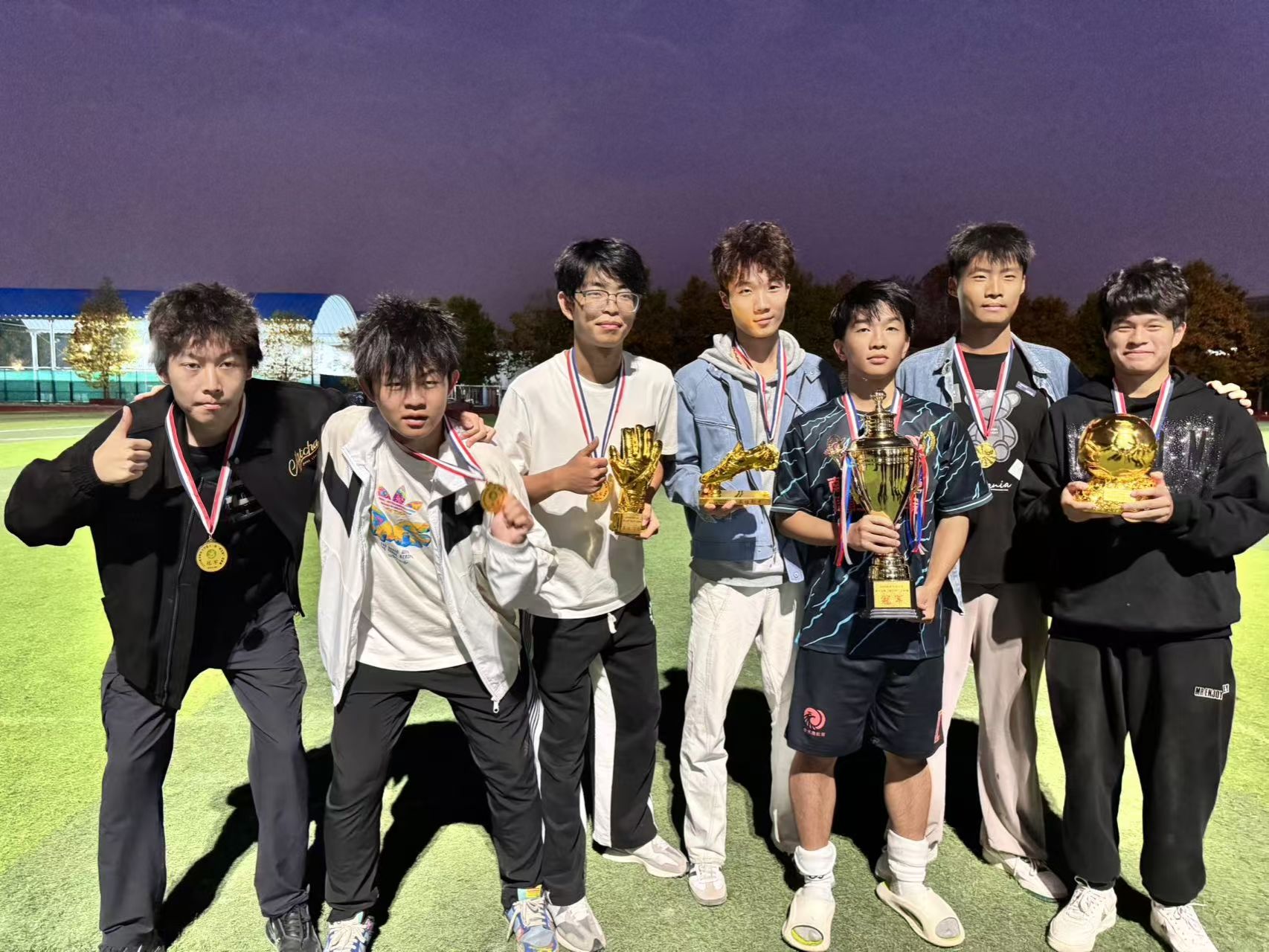 开云体育-高校足球队展现强大实力,赢得大赛冠亚军的简单介绍