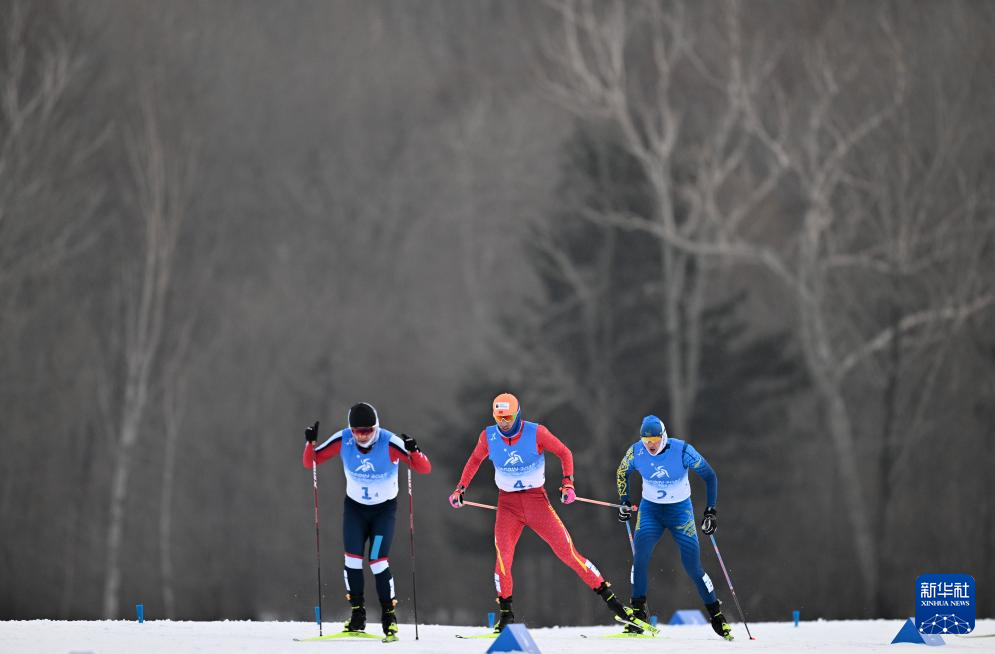 开云体育入口-关于赛场瞬间：第四节北京队紧咬比分，王强的逆袭成为赛事焦点！的信息